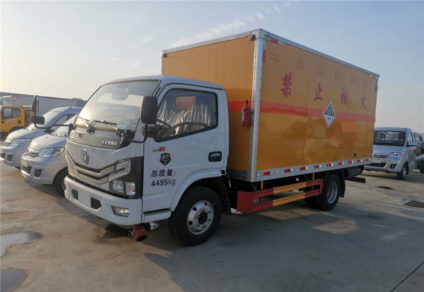 東風(fēng)多利卡易燃氣體廂式運輸車