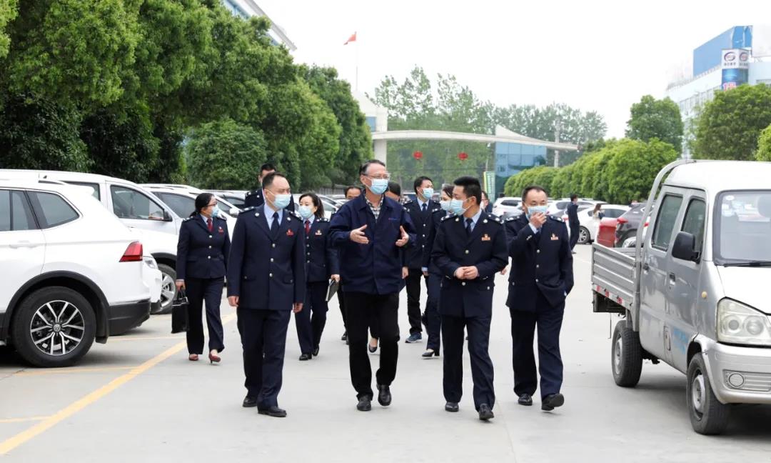 程力汽車(chē)集團(tuán)負(fù)責(zé)人與隨州稅務(wù)局考察工業(yè)園