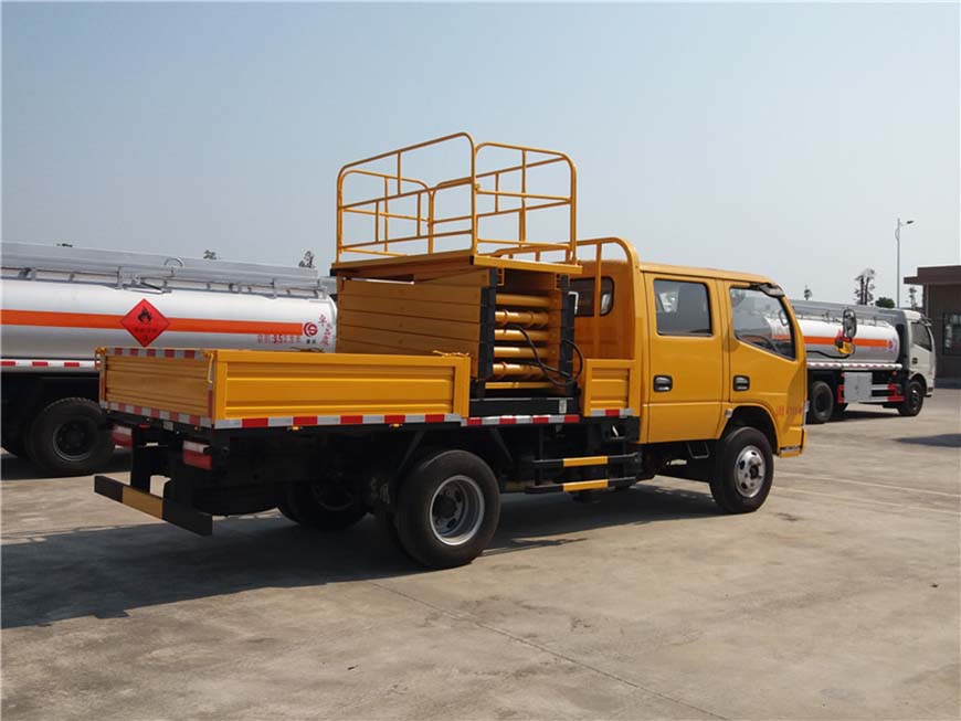 東風(fēng)8米、10米升降平臺車