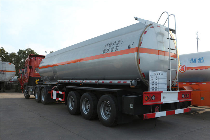 CLW9402GYYLV型鋁合金運(yùn)油半掛車(chē)